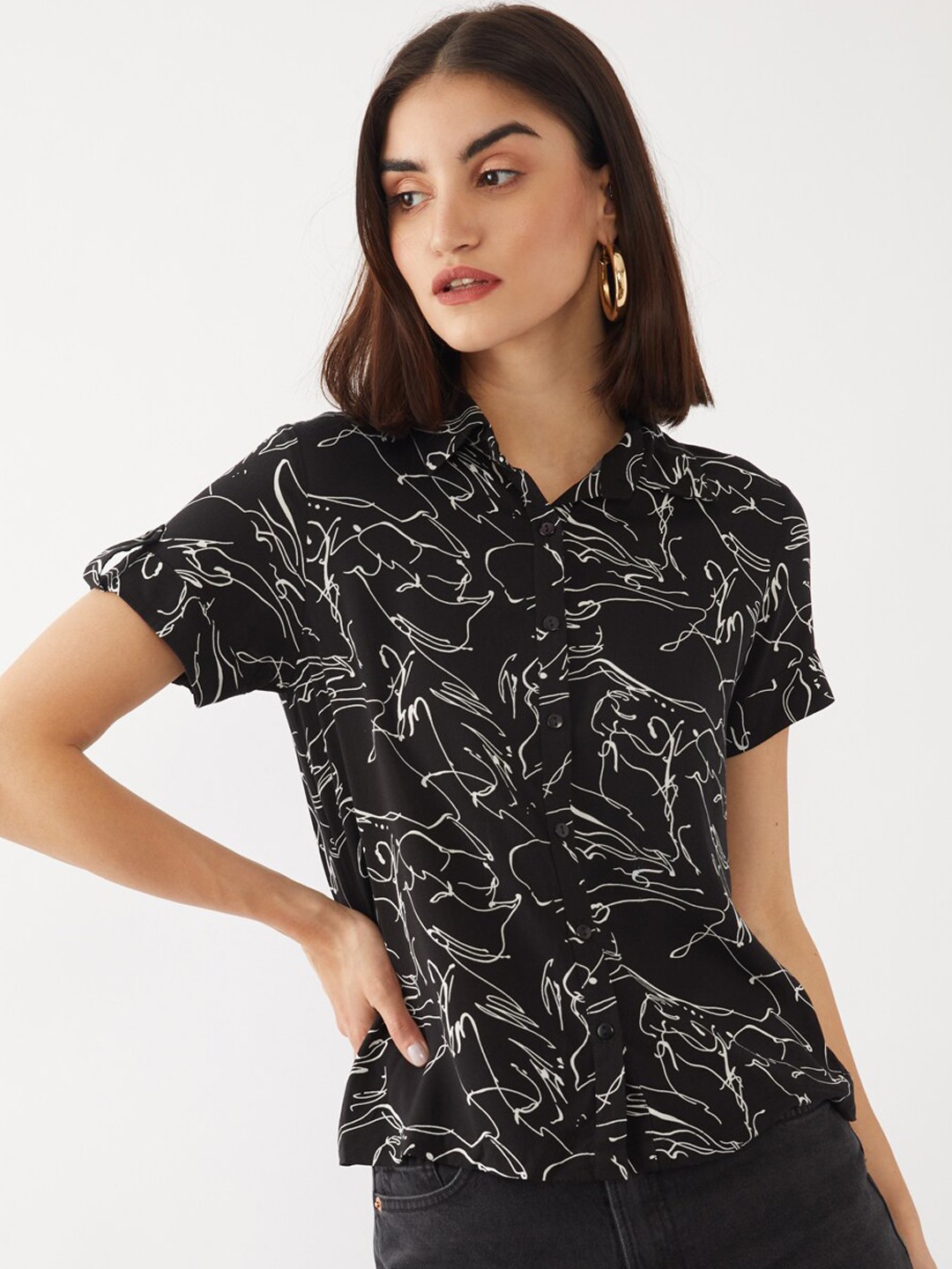 

Zink London Women Black Slim Fit Floral Printed Casual Shirt