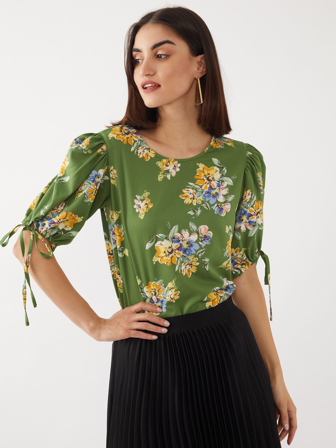 

Zink London Woman Green Floral Regular Top