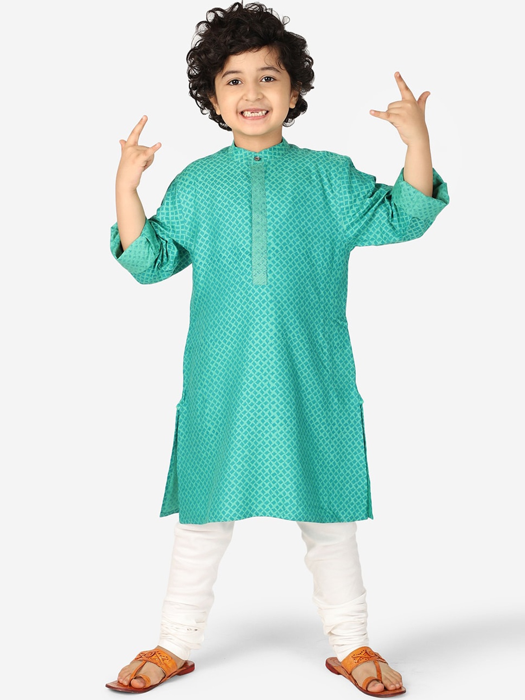 

Fabindia Boys Teal Cold-Shoulder Sleeves Thread Work Kurta
