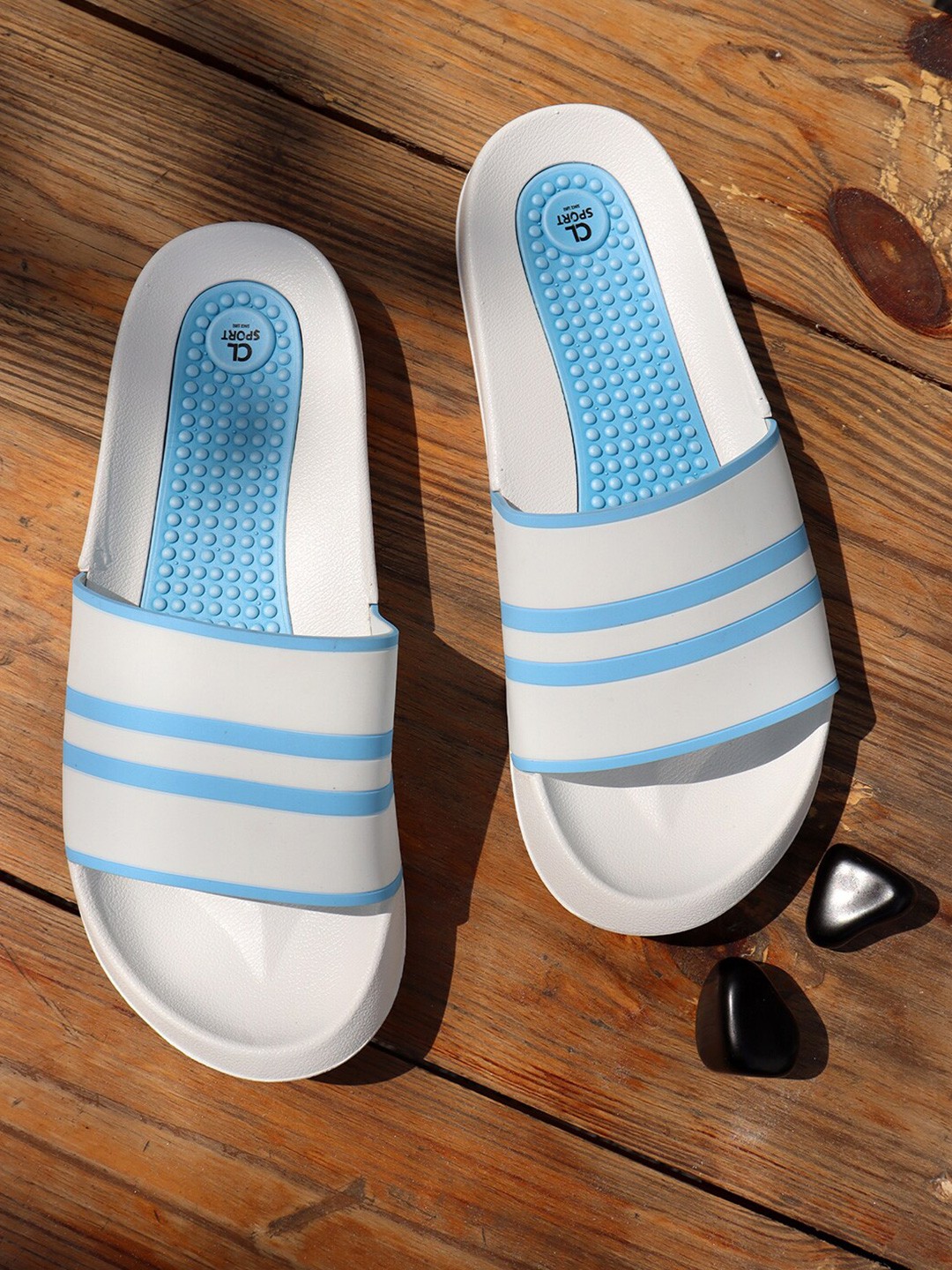 

Carlton London sports Men White & Blue Striped Sliders