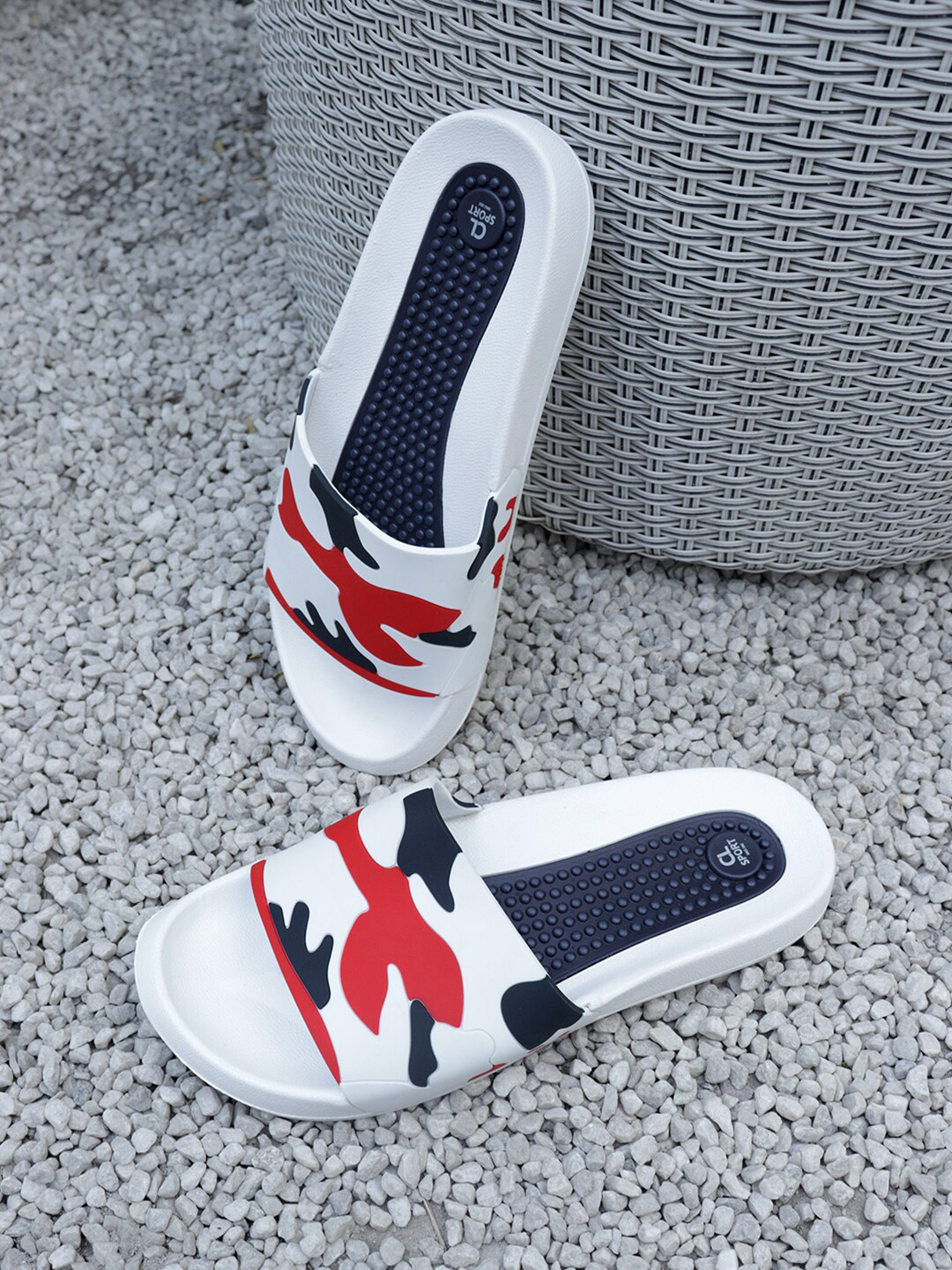 

Carlton London sports Men White & Red Printed Sliders