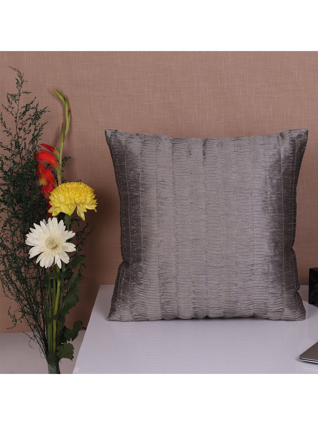 

Molcha Grey Set of 5 Square Cushion Covers
