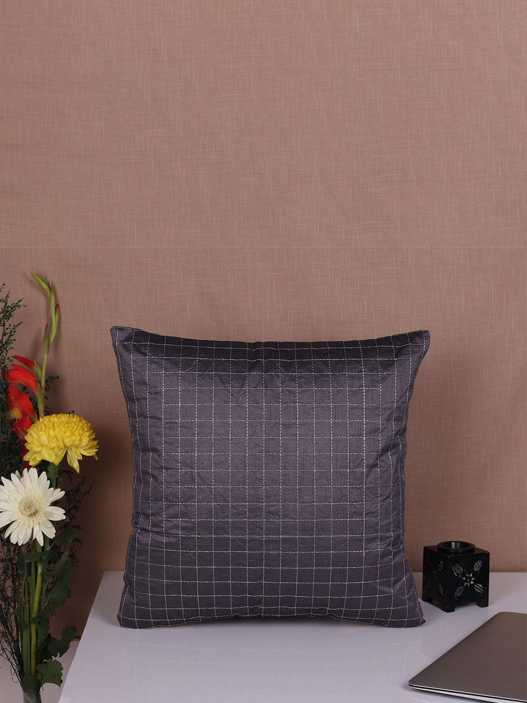 

Molcha Grey & White Set of 2 Checked Square Cushion Covers