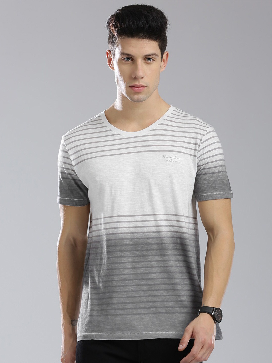 

Masculino Latino Men Grey Striped Cotton T-shirt