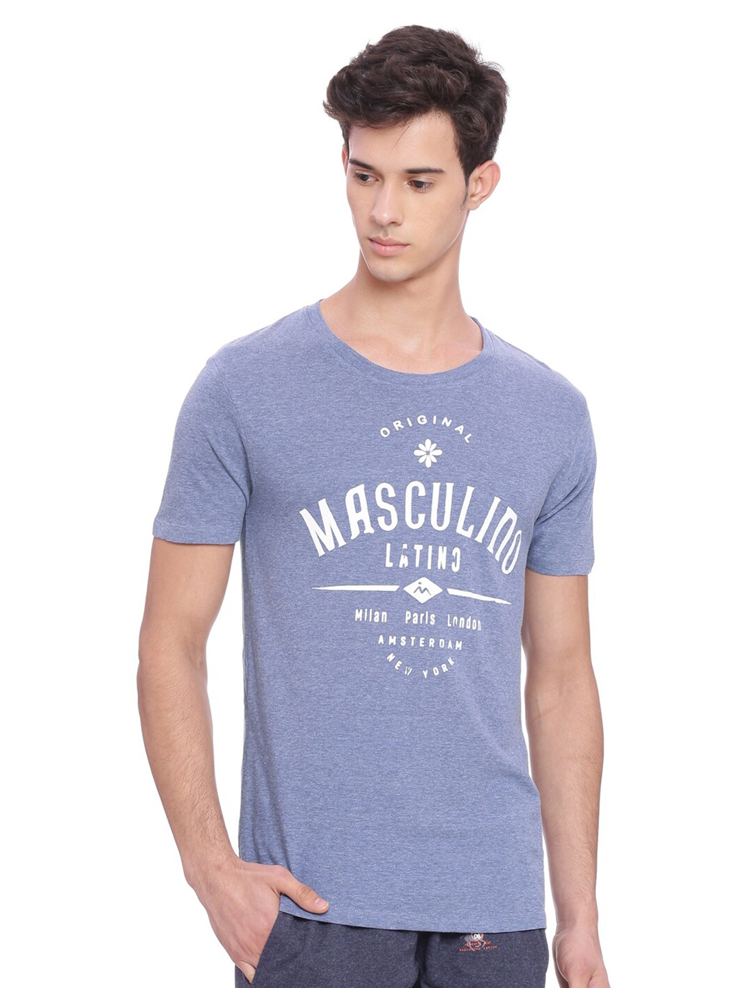 

Masculino Latino Men Blue & White Typography Printed T-shirt