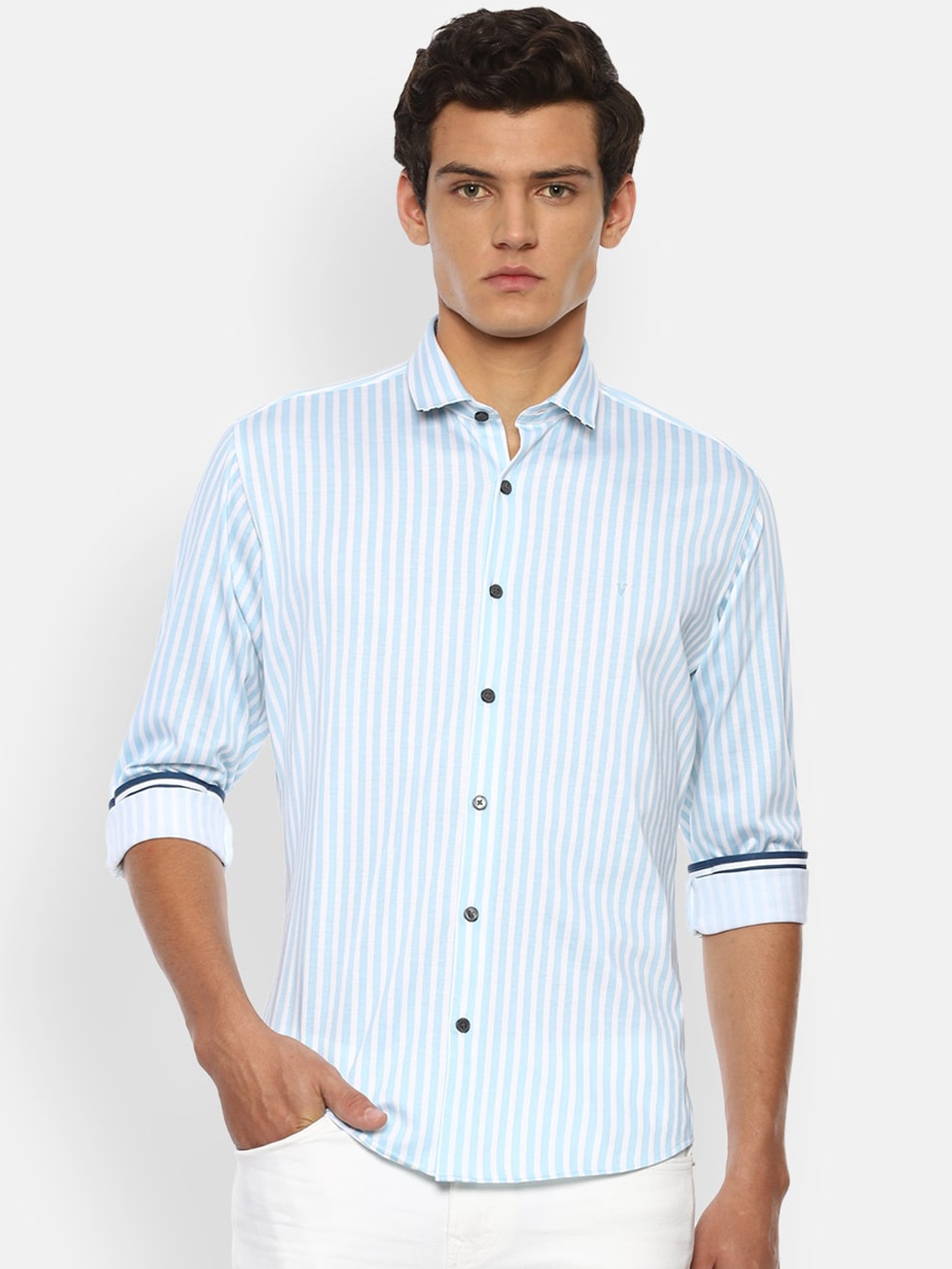 

Van Heusen Sport Men Blue Pure Cotton Striped Slim Fit Casual Shirt