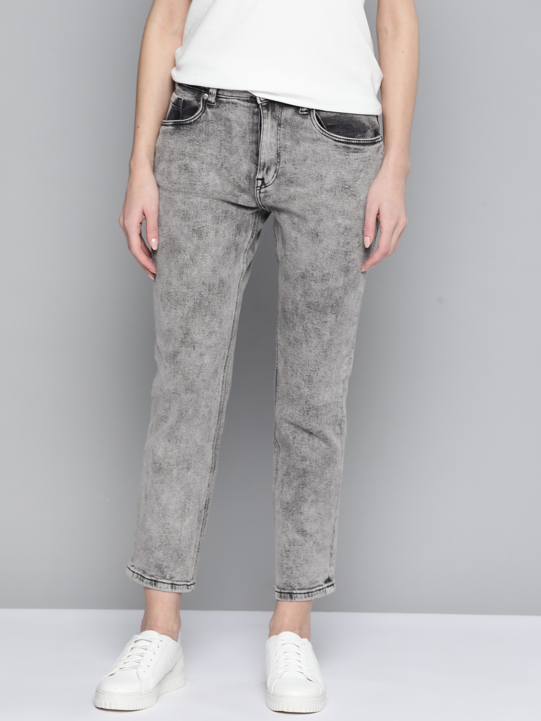 

Mast & Harbour Women Grey Straight Fit Light Fade Stretchable Jeans