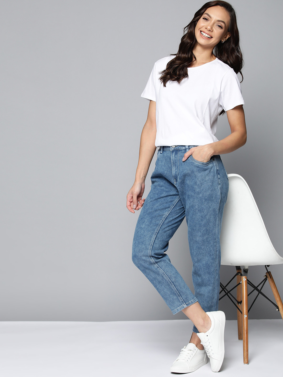 

Mast & Harbour Women Blue Boyfriend Fit Light Fade Stretchable Jeans