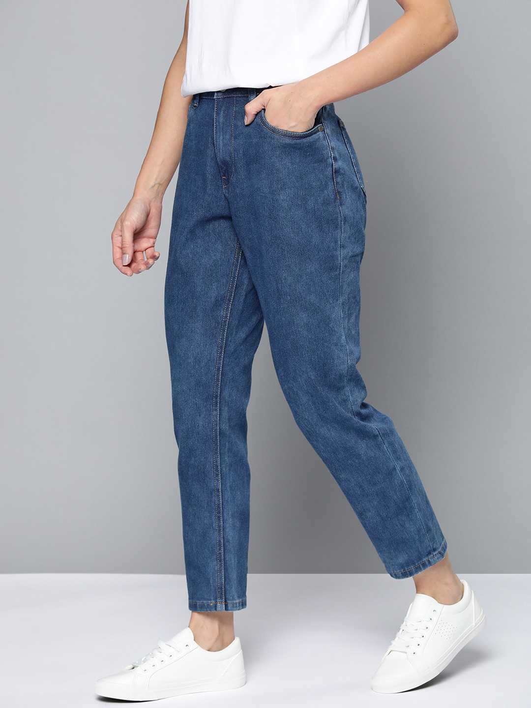 

Mast & Harbour Women Blue Boyfriend Fit Light Fade Stretchable Jeans