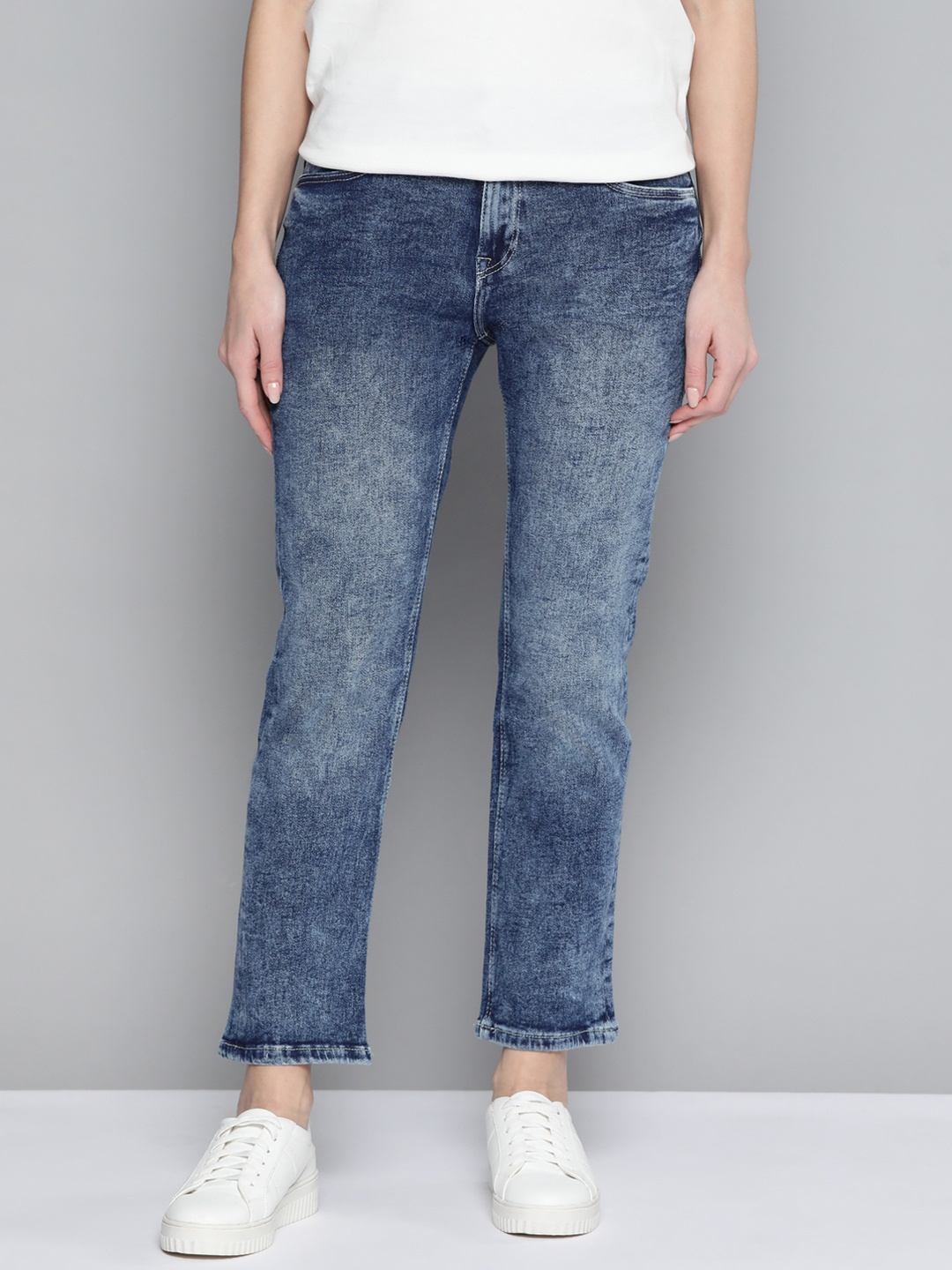 

Mast & Harbour Women Navy Blue Straight Fit Light Fade Stretchable Jeans