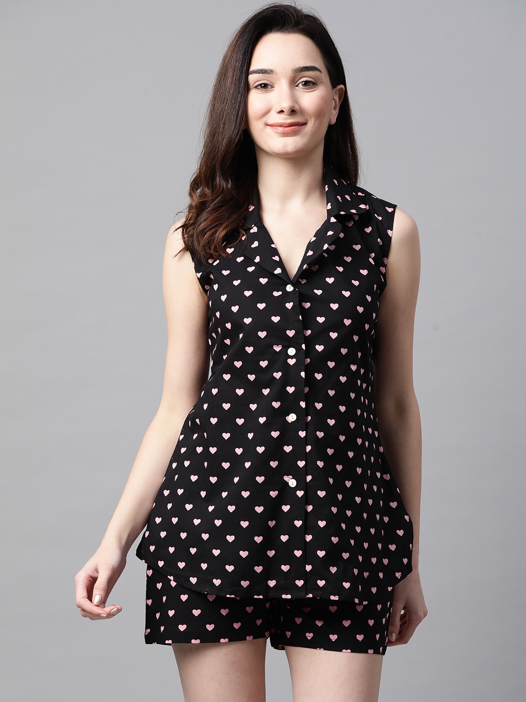 

Meeranshi Women Black & Pink Pure Cotton Heart Print Nightsuit