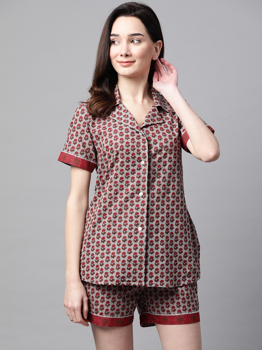 

Meeranshi Women Grey & Red Cotton Printed Shorts Set