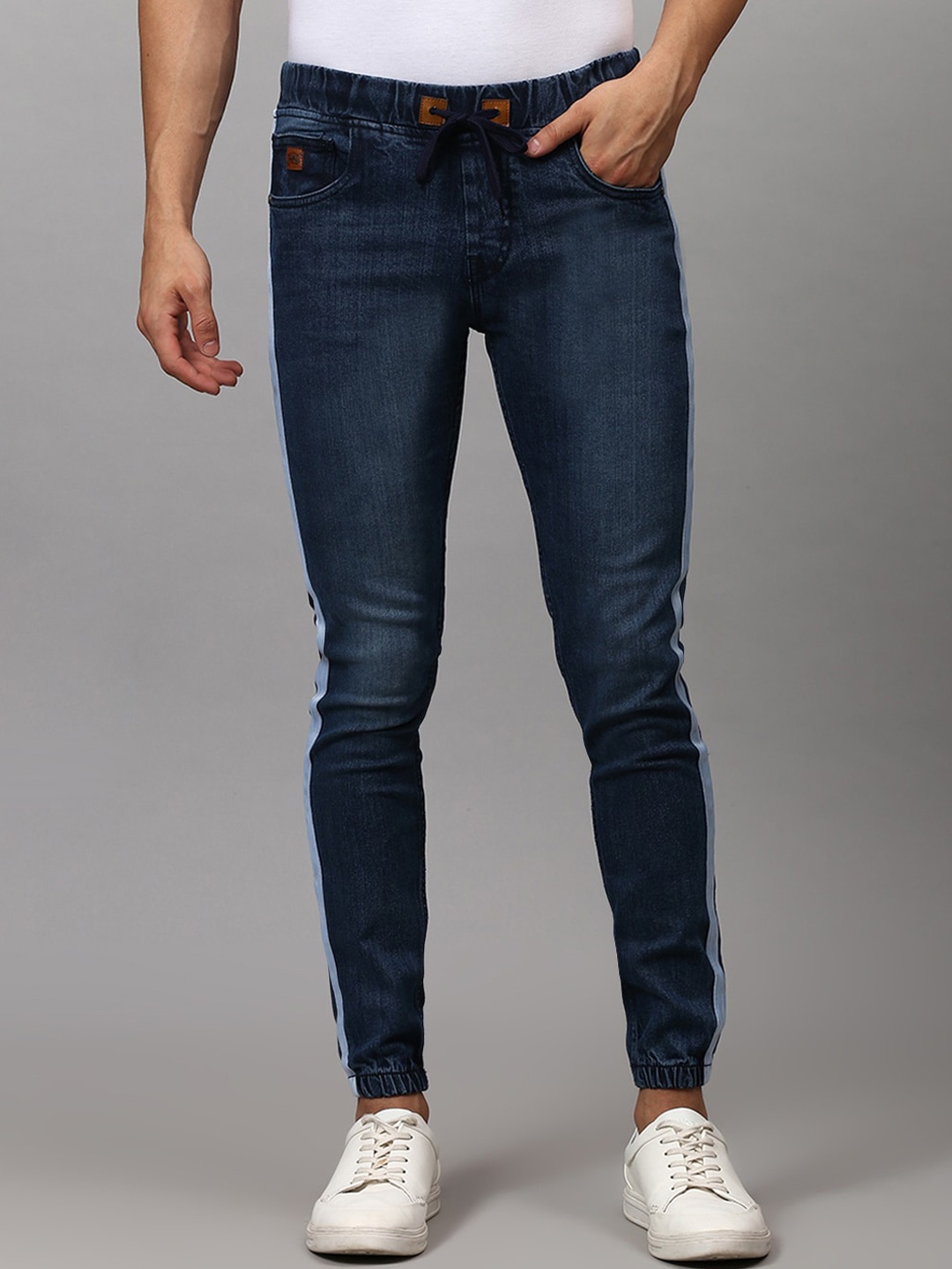 

Campus Sutra Men Blue Slim Fit Light Fade Stretchable Jeans