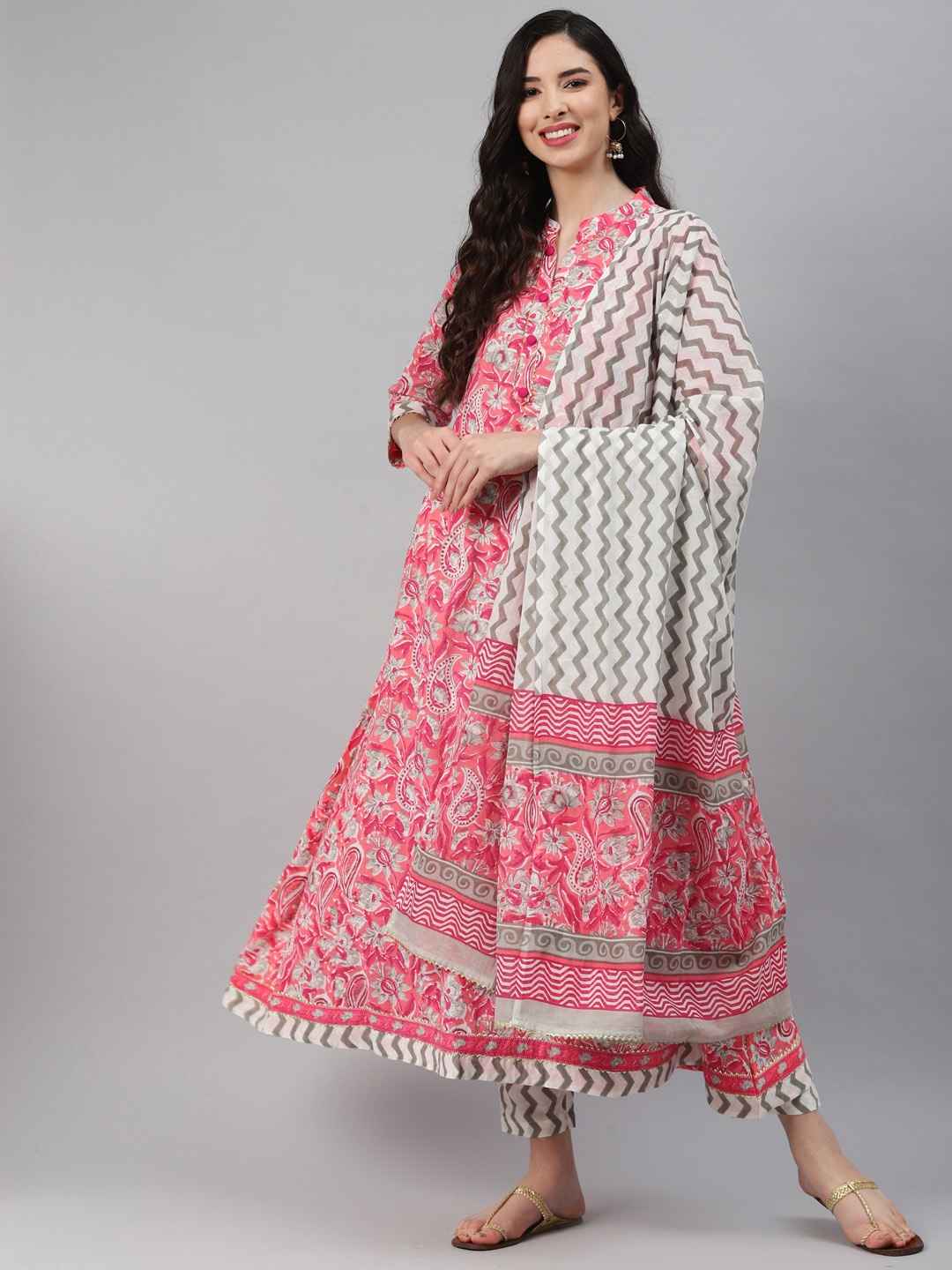 

Silai Bunai Women Pink Ethnic Motifs Printed Empire Gotta Patti Pure Cotton Kurta Set