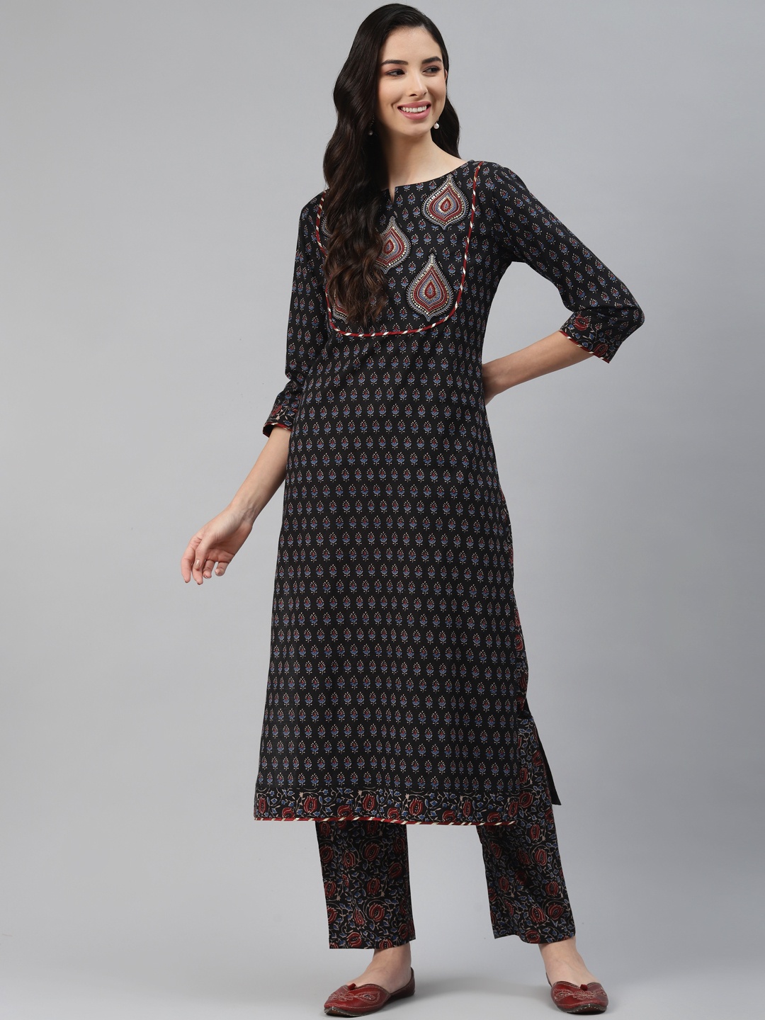 

Silai Bunai Women Black Ethnic Motifs Yoke Design Regular Sequinned Pure Cotton Kurta with Trousers