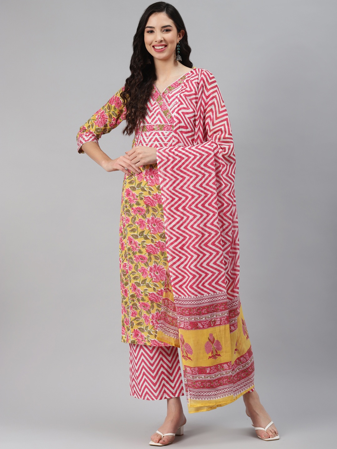 

Silai Bunai Women Pink Printed Empire Gotta Patti Pure Cotton Kurta with Trousers & With Dupatta