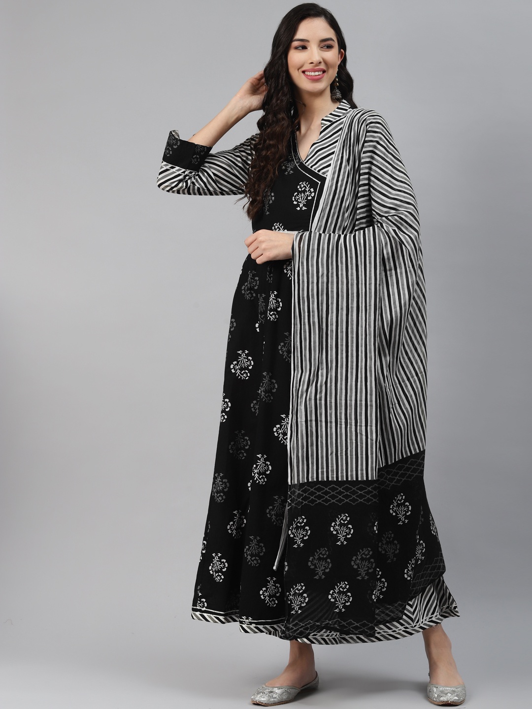 

Silai Bunai Women Black Ethnic Motifs Printed Panelled Gotta Patti Pure Cotton Kurta Set