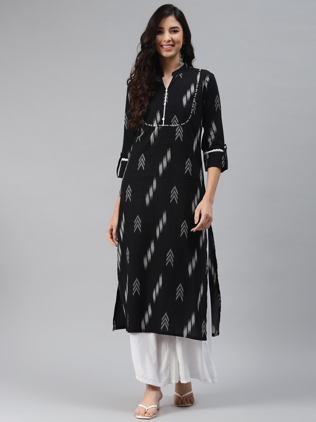 

Silai Bunai Women Black & White Ikat Print Kurta