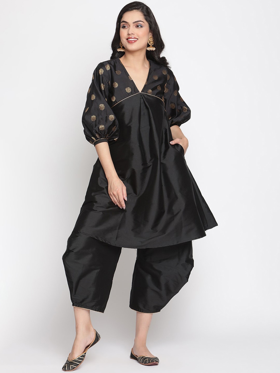 

Abhishti Women Black Woven Design Banarasi Kurta