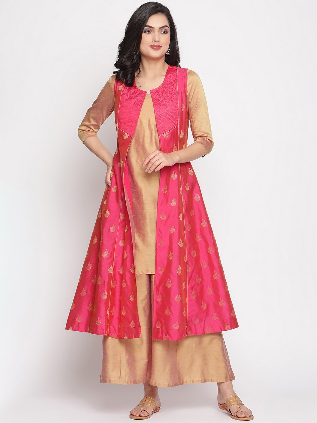 

Abhishti Women Sleeveless Panelled jacket and banarasi Printed Kurta with Jacket, Pink