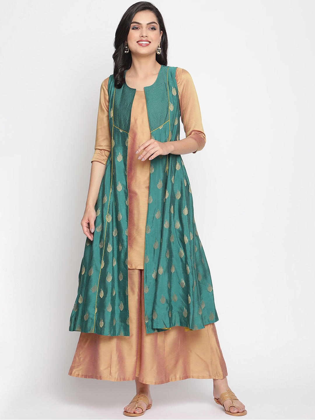 

Abhishti Women Green & Beige Solid Banarasi Kurta with Jacket