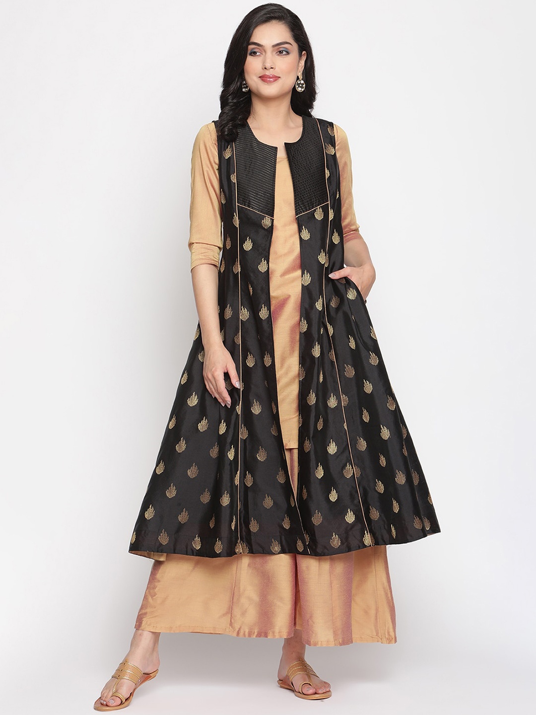 

Abhishti Women Black & Beige Solid Banarasi Kurta with Jacket