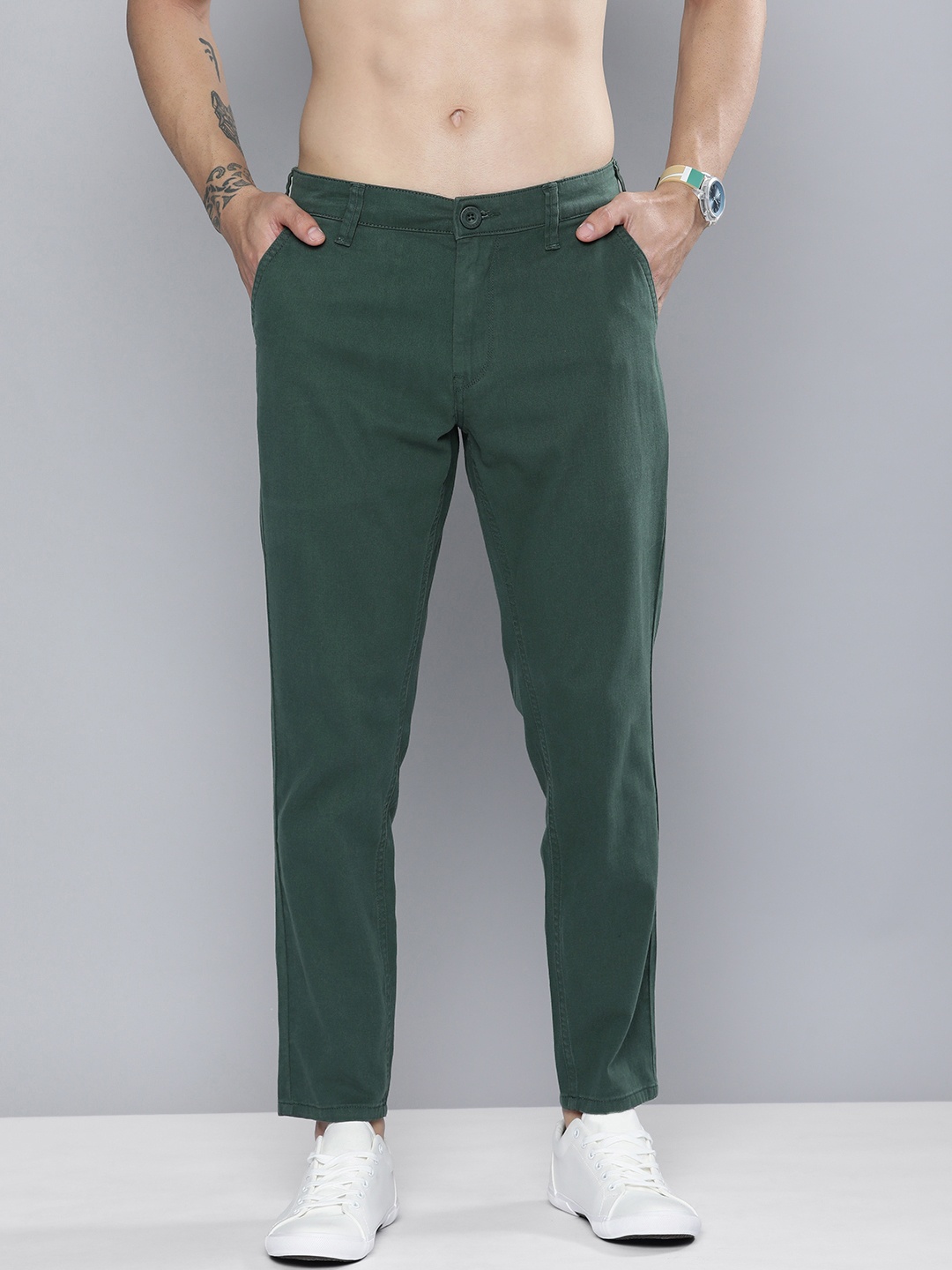 

HERE&NOW Men Dark Green Solid Slim Fit Mid-Rise Regular Trousers