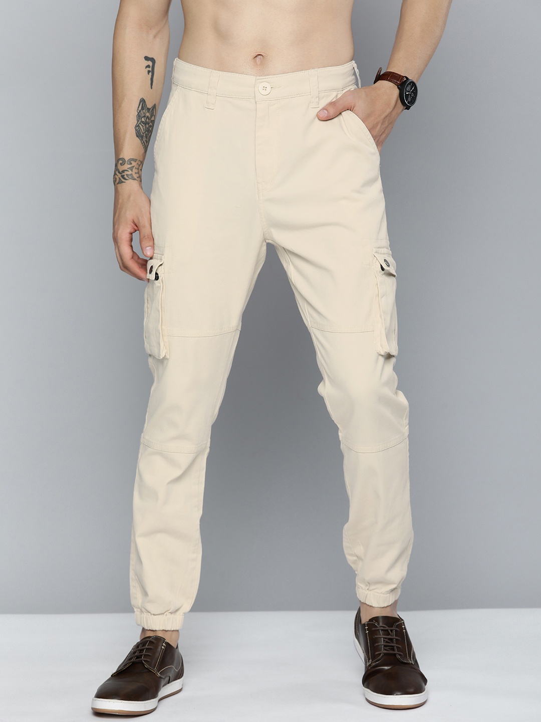 

HERE&NOW Men Beige Solid Slim Fit Cargos Fit Trousers