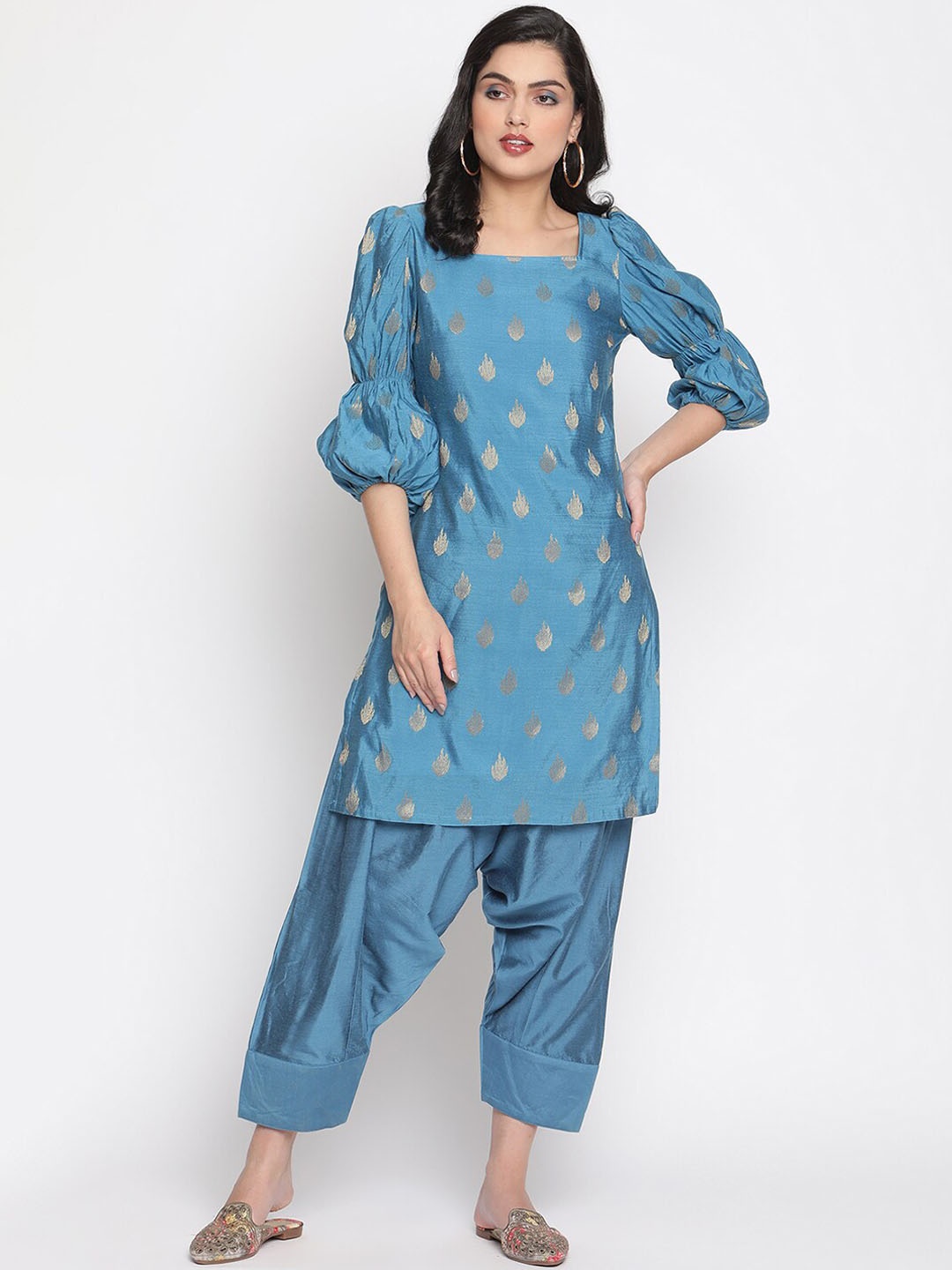

Abhishti Women Blue Woven Design Banarasi Kurta Set