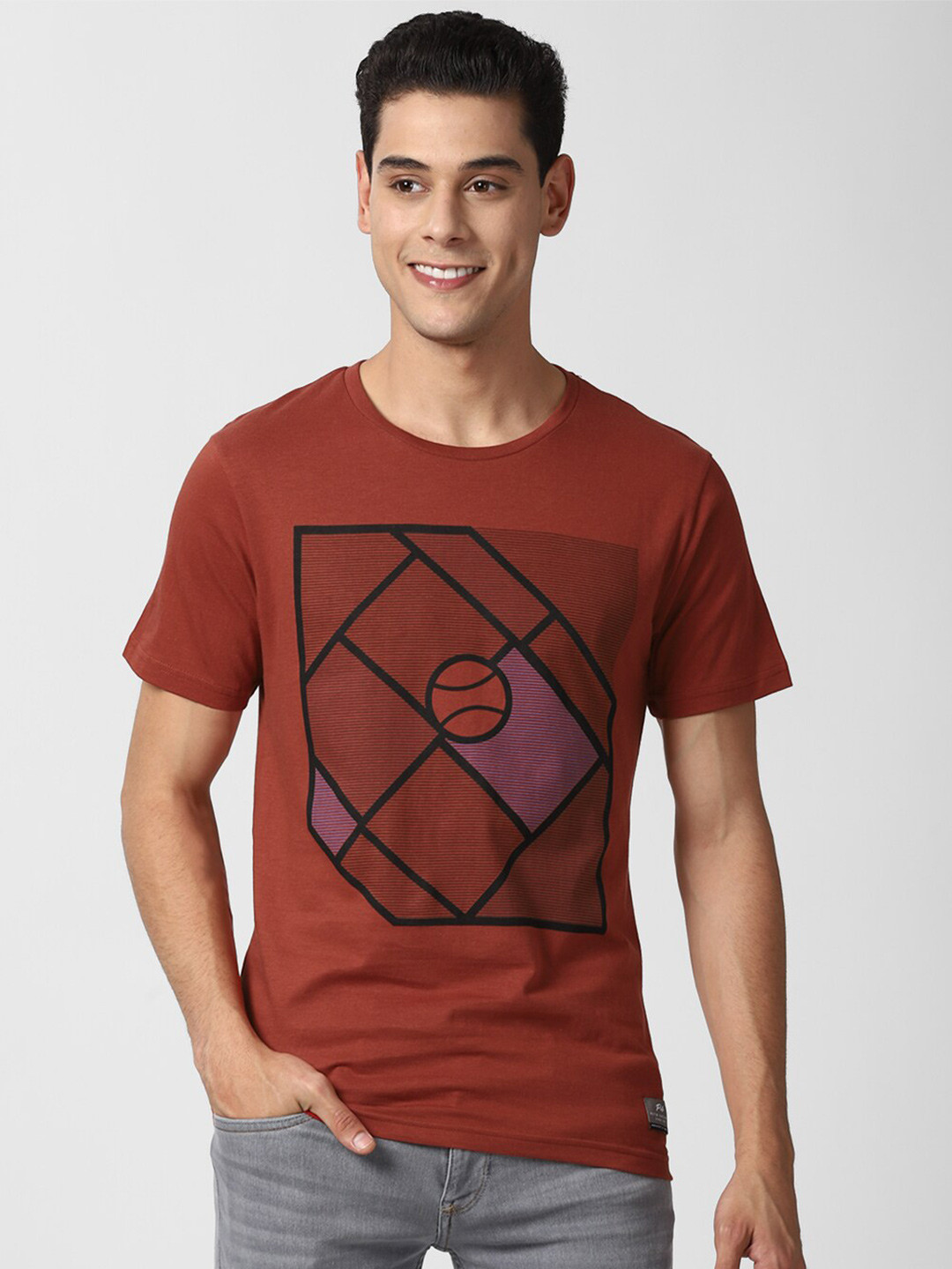 

Peter England Casuals Men Brown & Black Printed Round Neck T-shirt