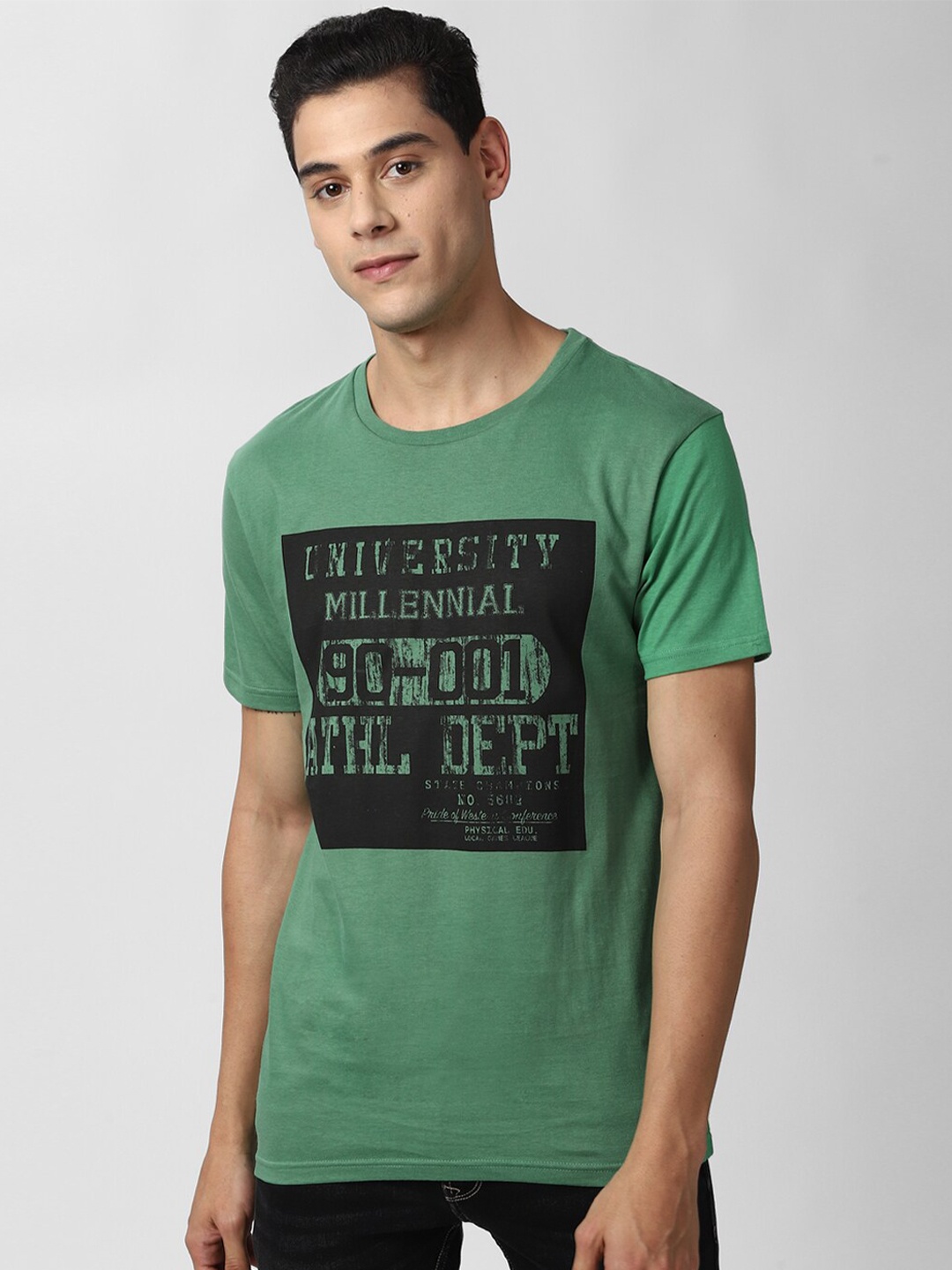 

Peter England Casuals Men Green & Black Typography Printed T-shirt