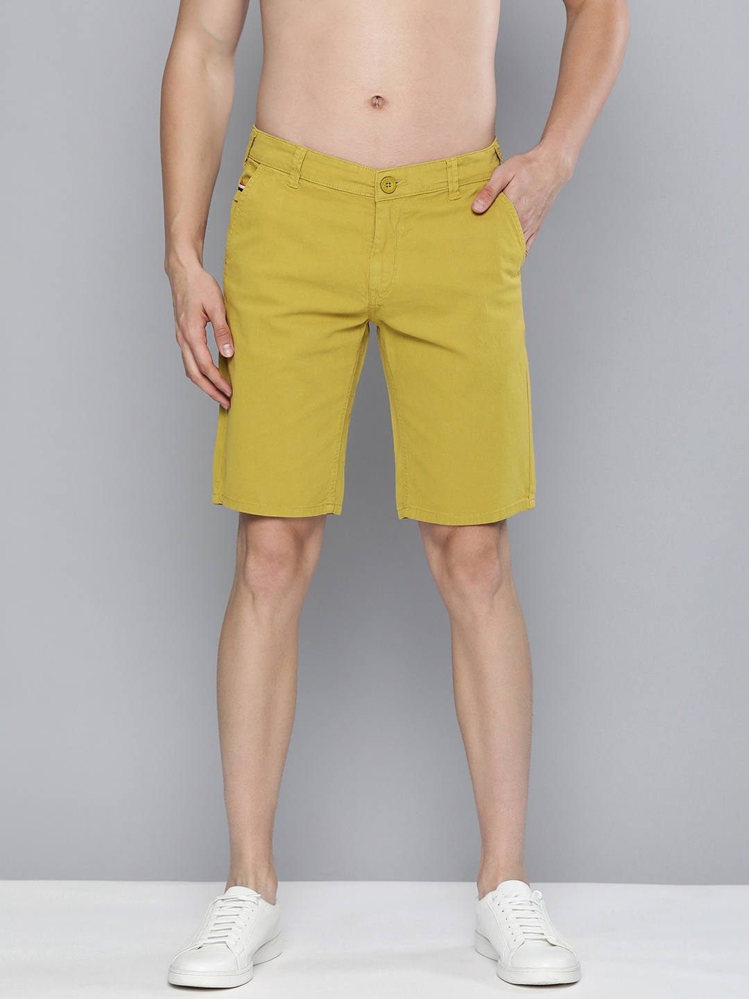 

HERE&NOW Men Olive Green Solid Mid-Rise Regular Shorts