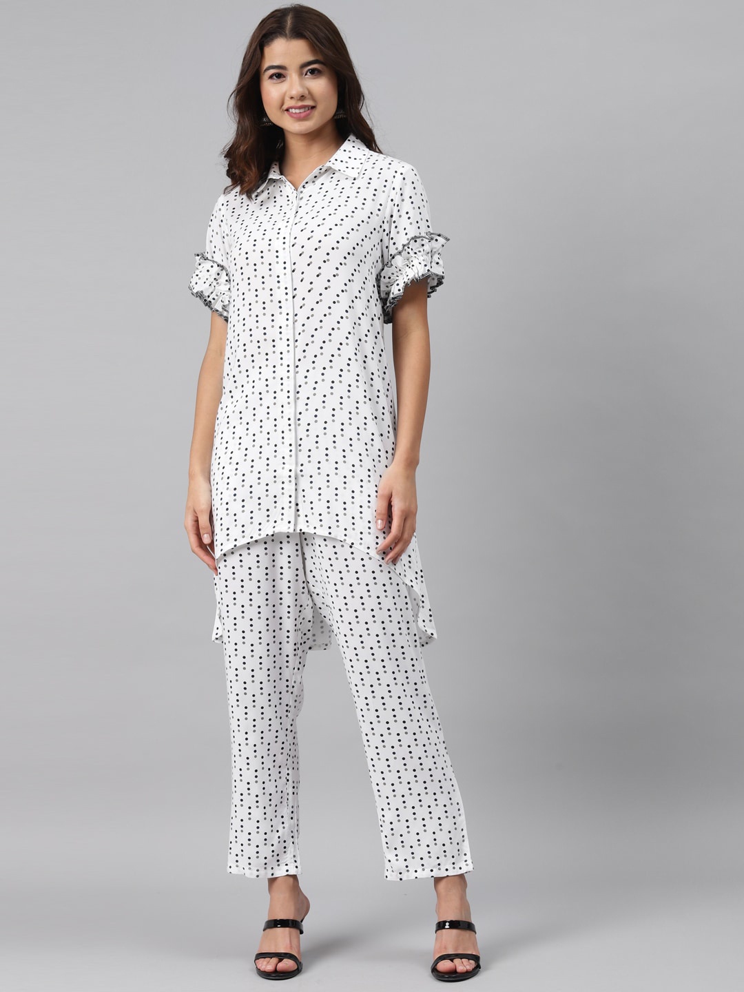 

Gerua By Libas Women White Ethnic Motifs Printed Regular Kurti with Trousers