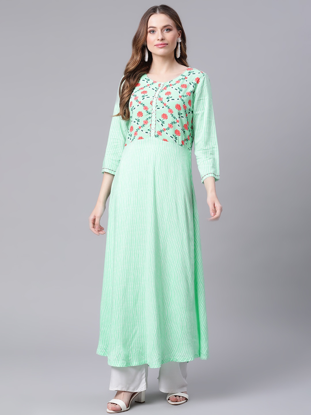 

Rangriti Women Green Floral Printed Kurta