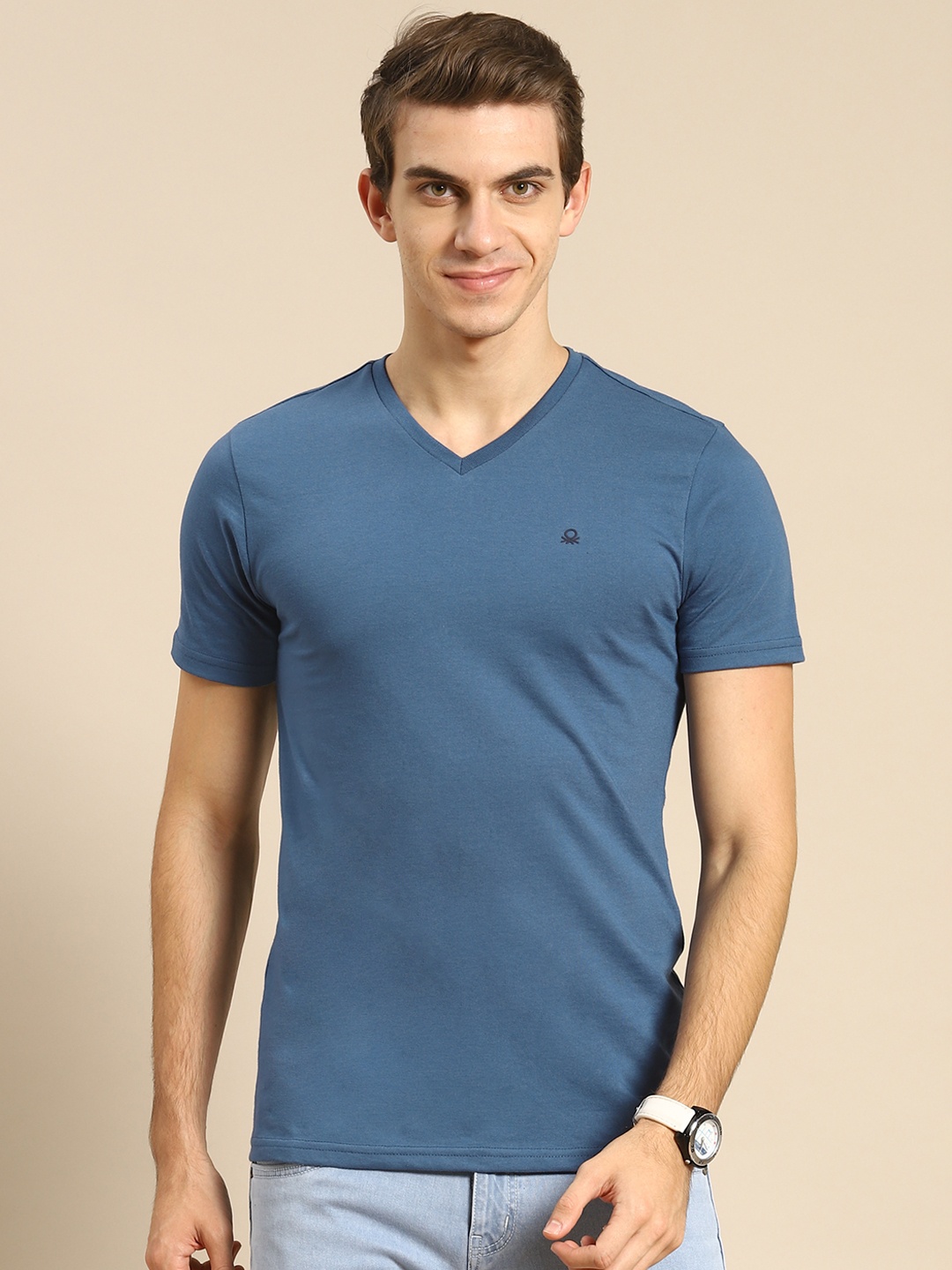 

United Colors of Benetton Men Blue Solid V-Neck T-shirt