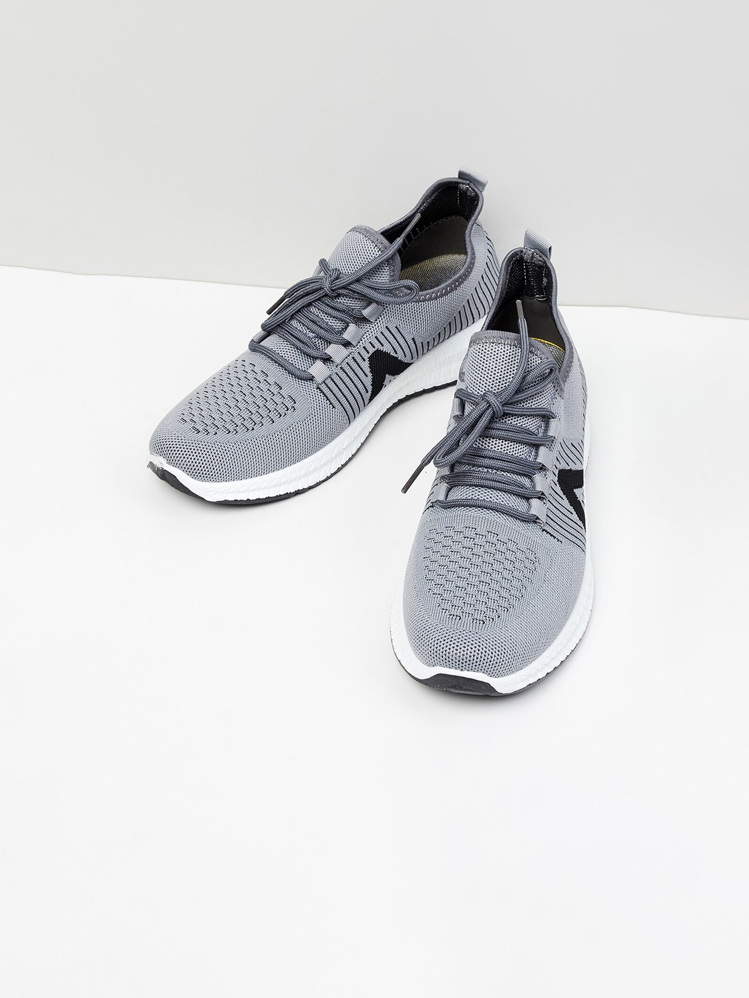 

max Men Grey Woven Design Sneakers