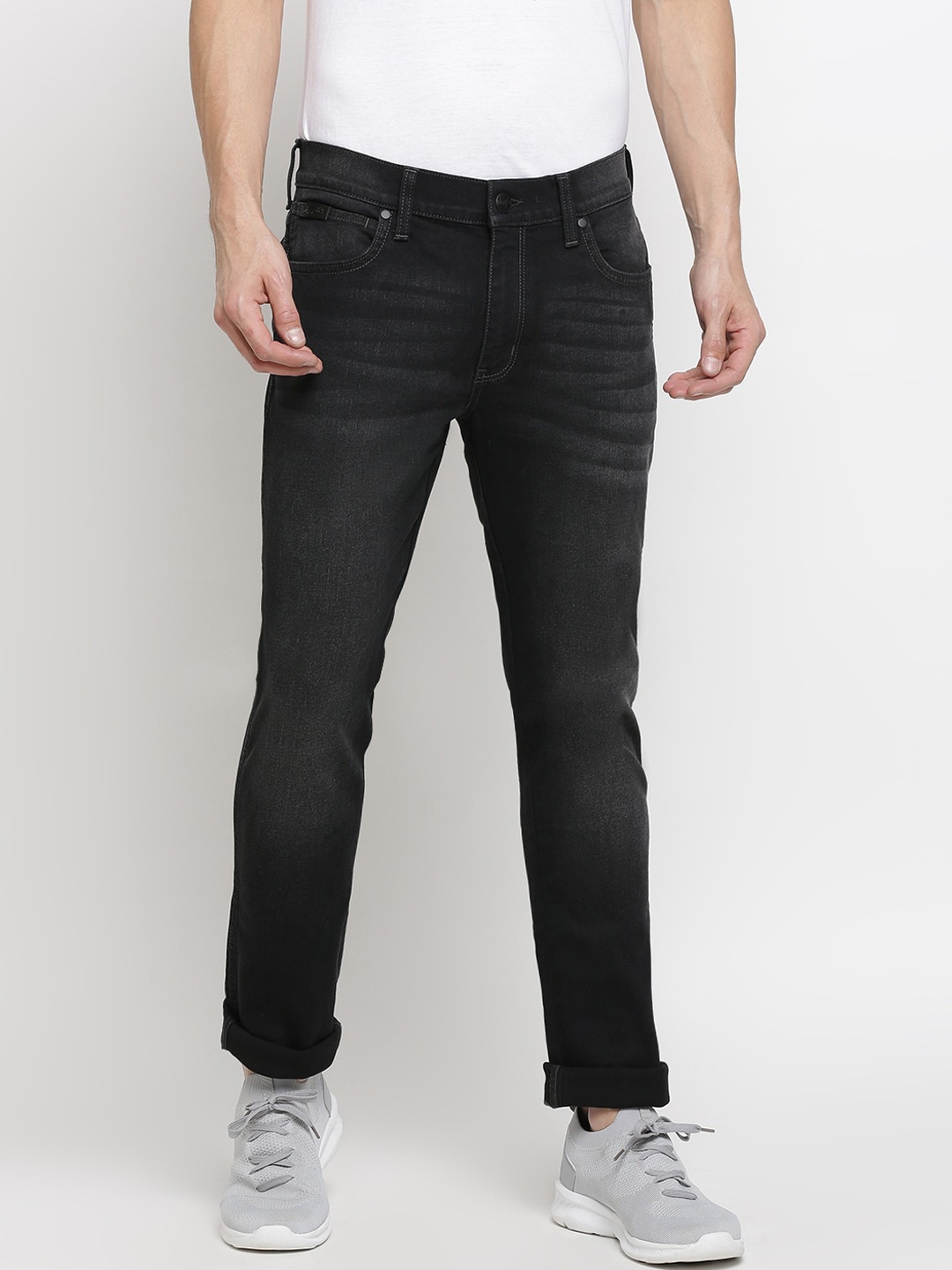 

Wrangler Men Black Slim Fit Light Fade Stretchable Jeans