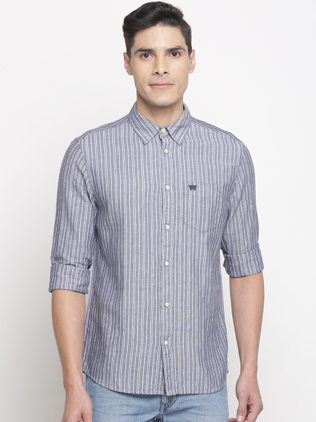 

Wrangler Men Grey Opaque Striped Casual Shirt