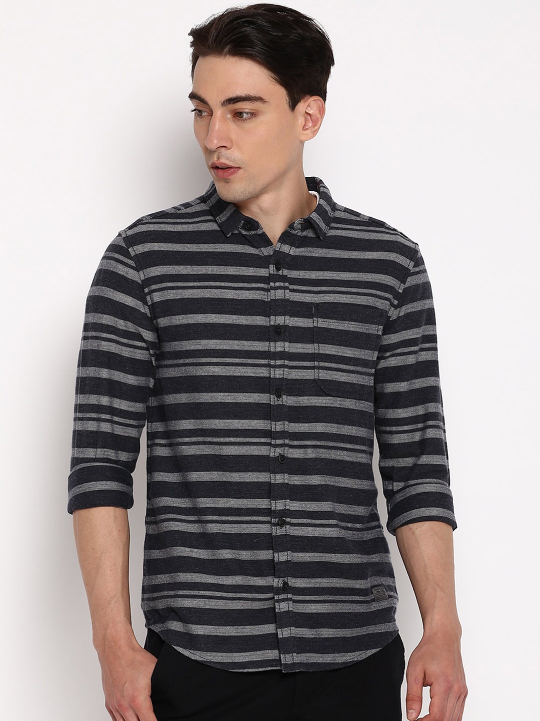 

Wrangler Men Grey Horizontal Stripes Opaque Striped Casual Shirt