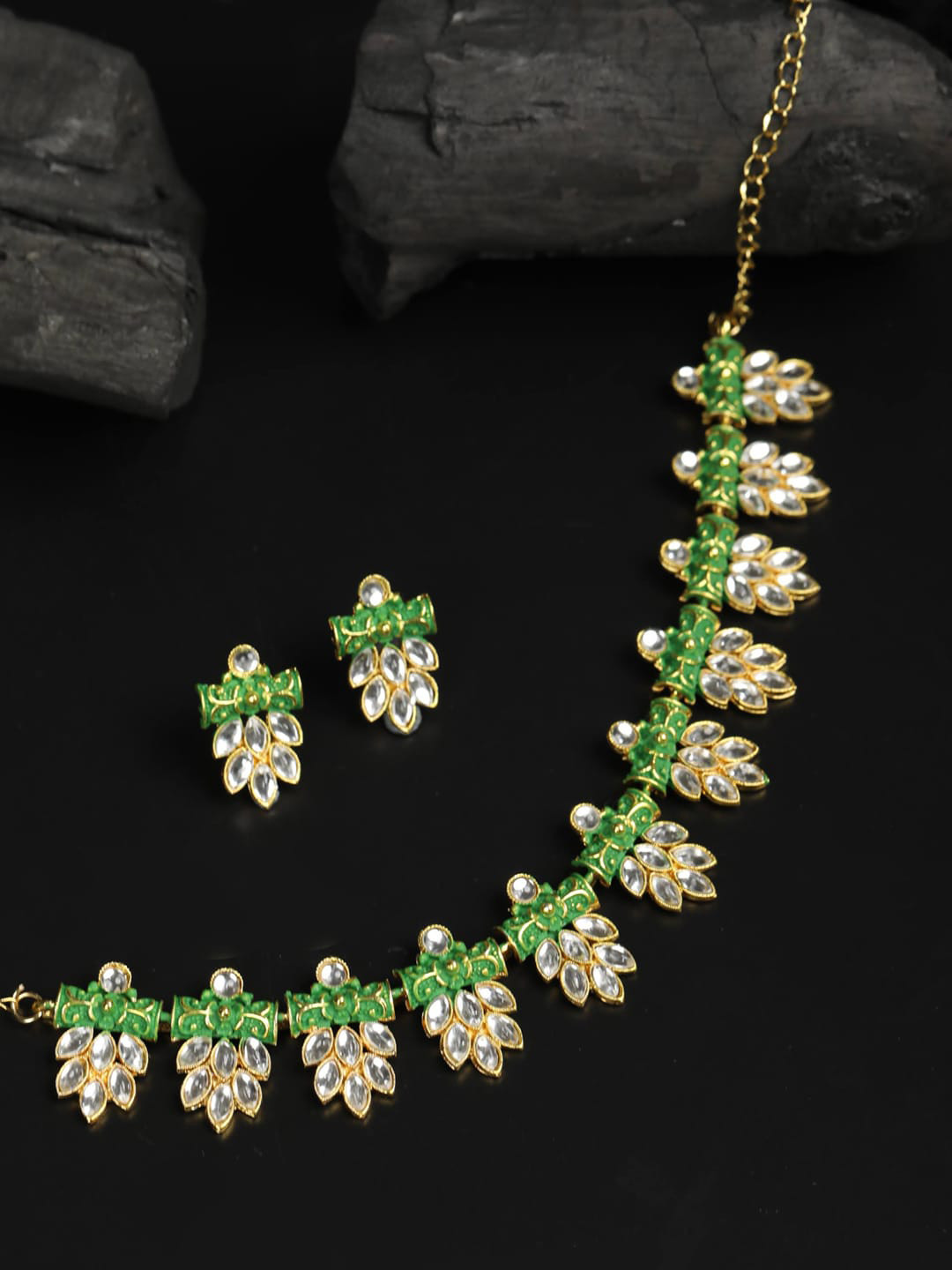 

Priyaasi Gold-Plated White Stones-Studded Handcrafted Embellished Jewellery Set