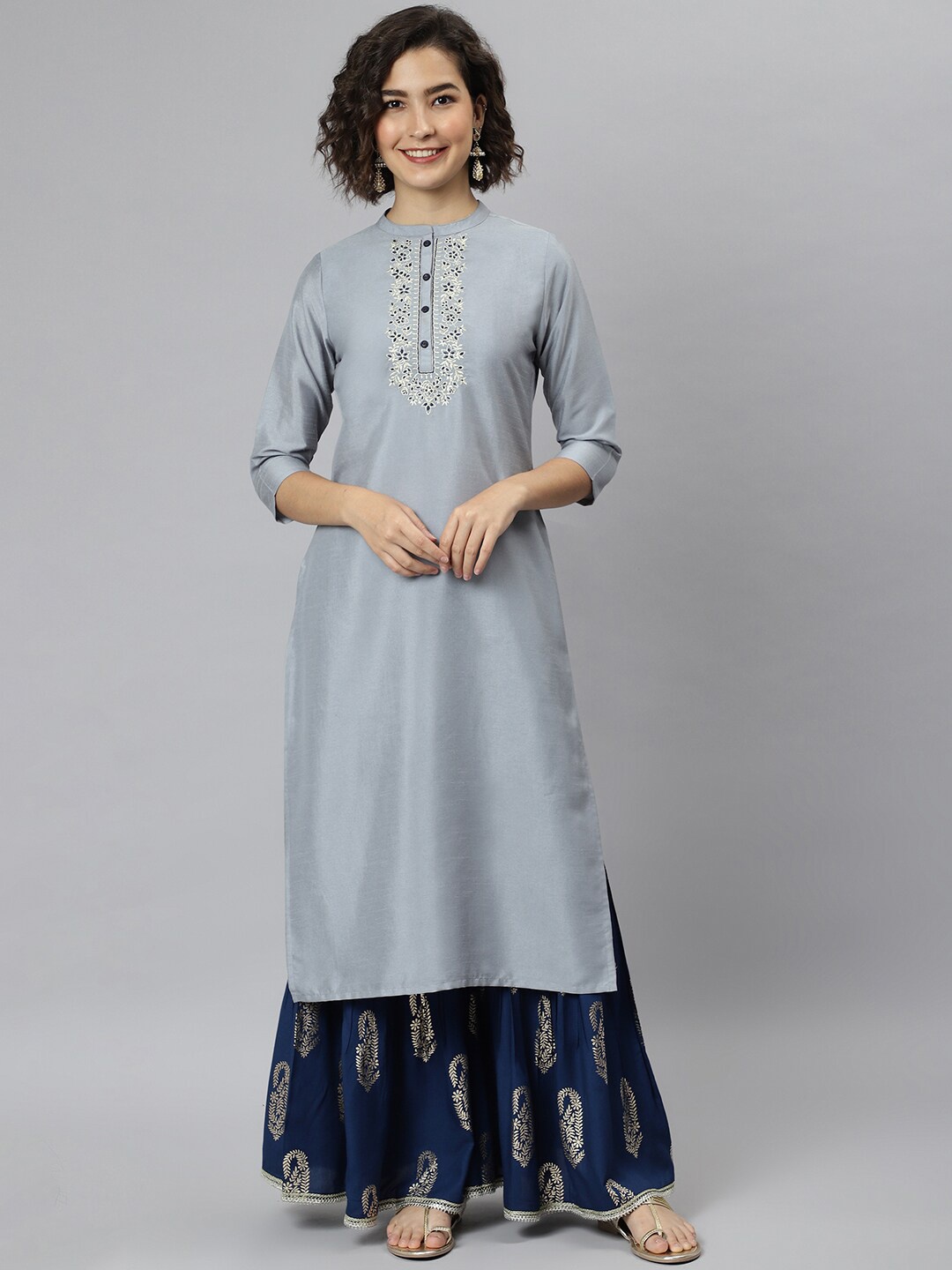 

Janasya Women Grey & White Ethnic Motifs Yoke Design Kurta