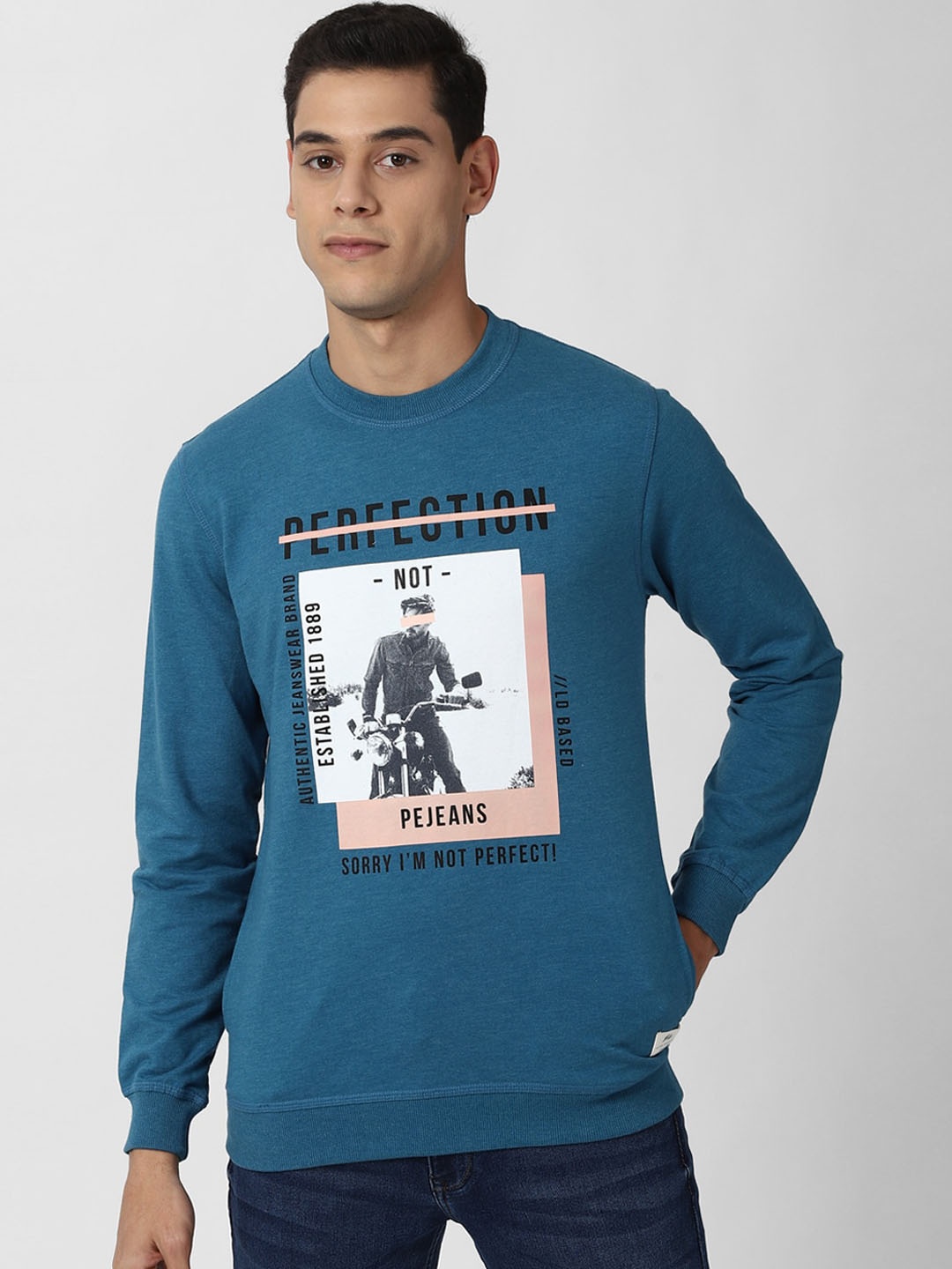 

Peter England Casuals Men Blue Graphic Printed Sweatshirt