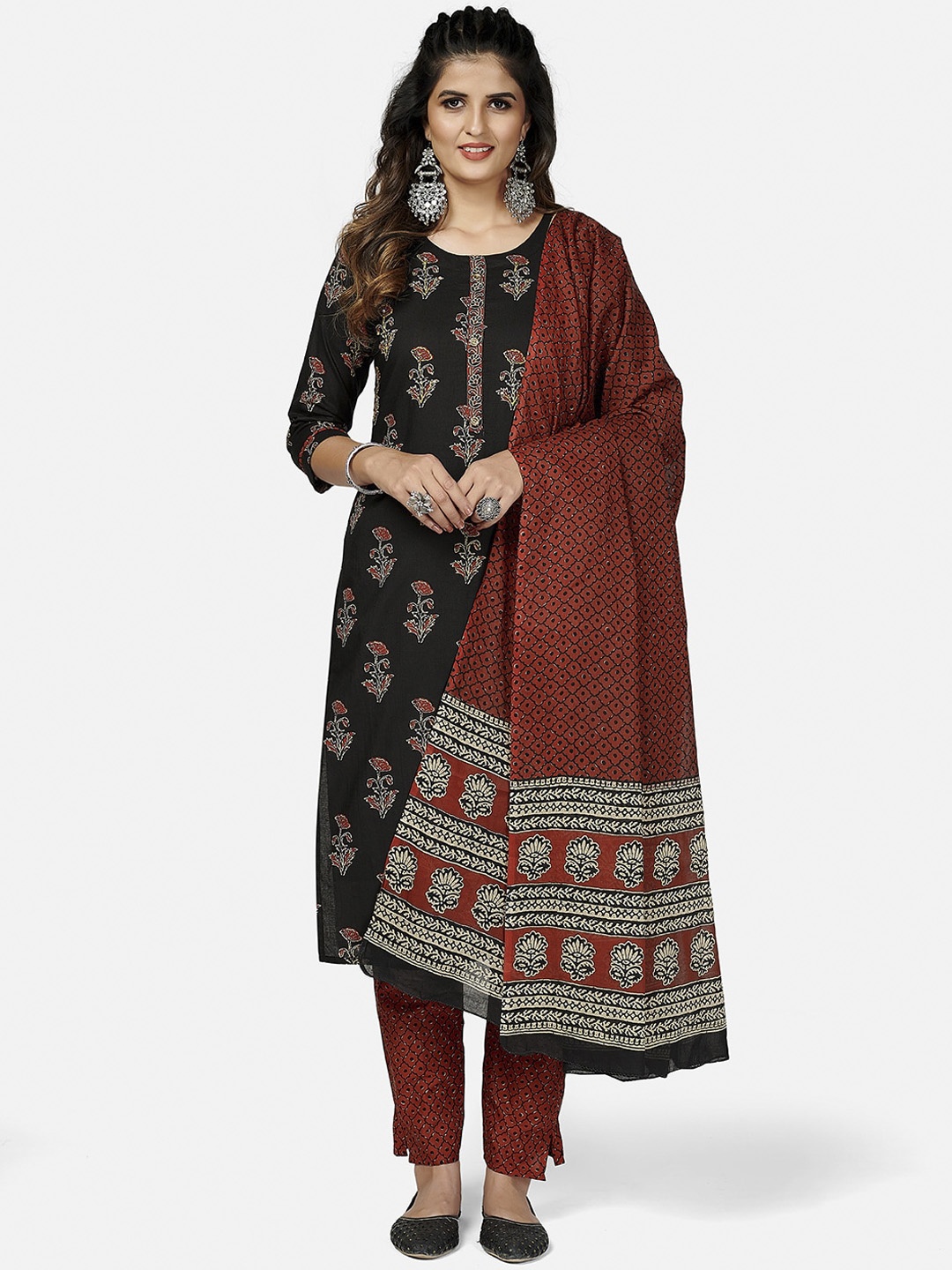 

Vbuyz Women Black Printed Regular Sequinned Pure Cotton Kurti with Trousers & With Dupatta
