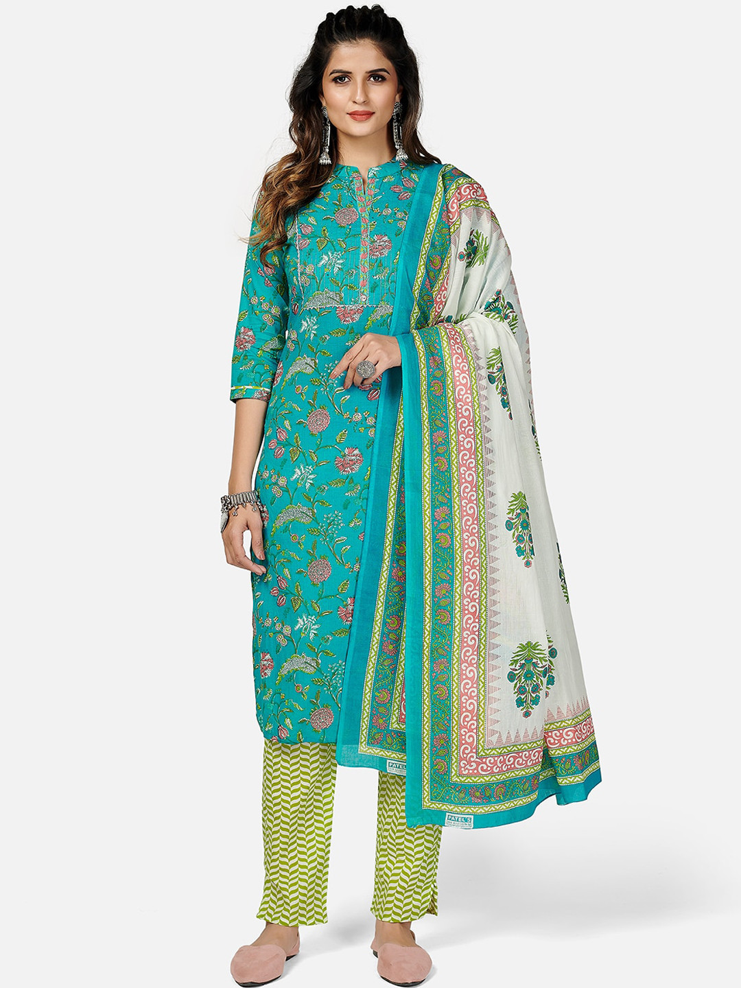 

Vbuyz Women Turquoise Blue Floral Printed Regular Gotta Patti Pure Cotton Kurta with Trousers & With Dupatta