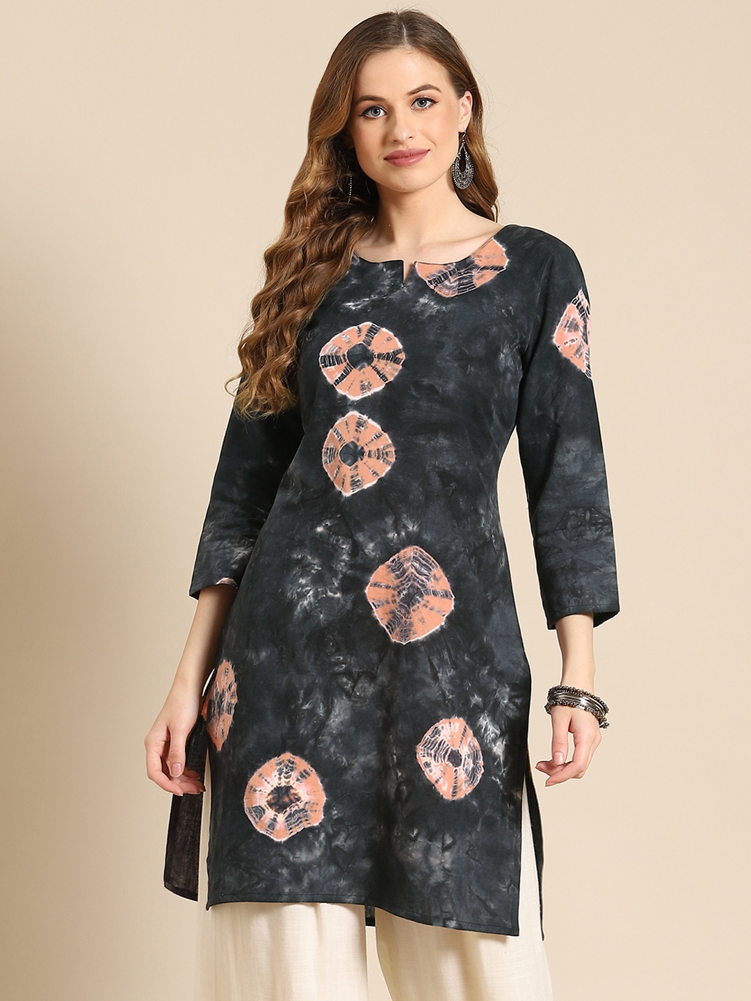 

Prakrti Black & Peach-Coloured Printed Pure Cotton Kurti
