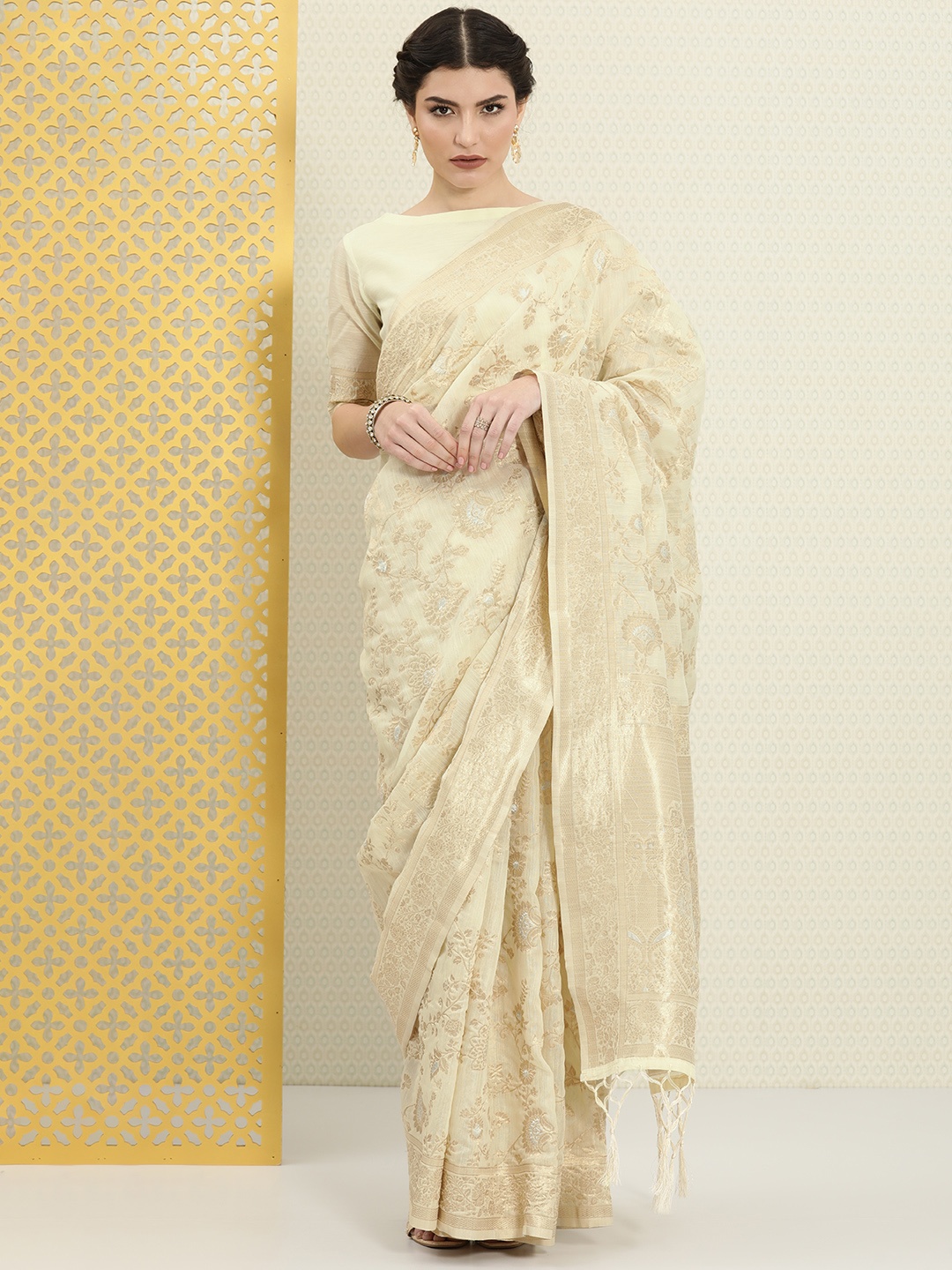 

House of Pataudi Off White & Gold-Toned Floral Zari Linen Blend Saree