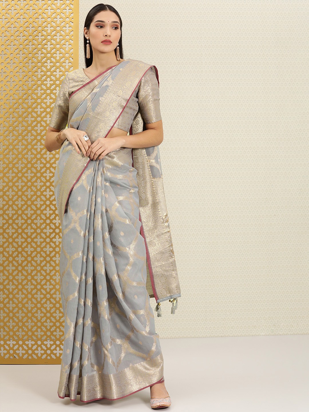 

House of Pataudi Grey & Gold-Toned Ethnic Motifs Zari Linen Blend Banarasi Saree