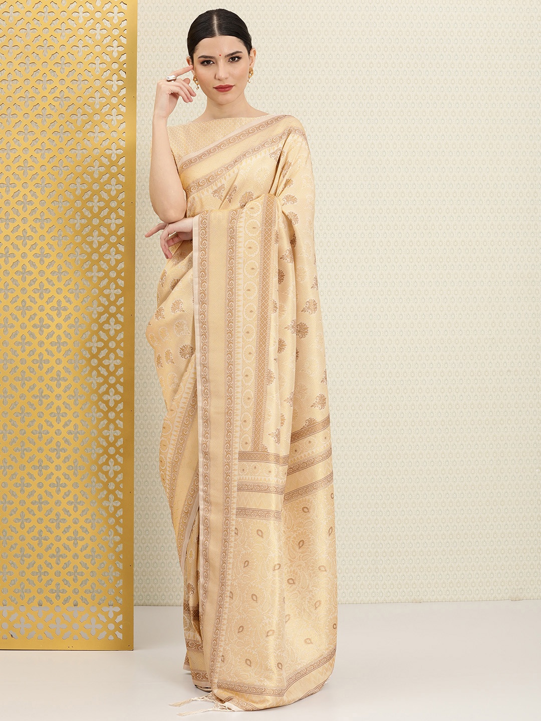 

House of Pataudi Beige & Gold-Toned Ethnic Motifs Zari Silk Blend Saree