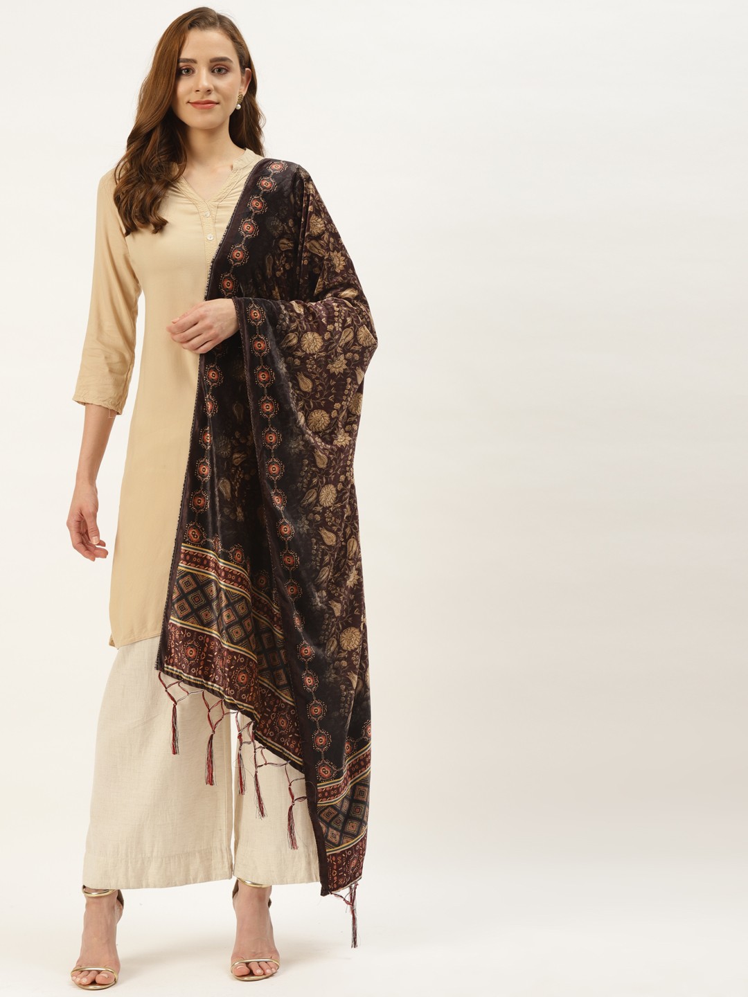 

VAABA Multicoloured Ethnic Motifs Printed Velvet Dupatta, Multi