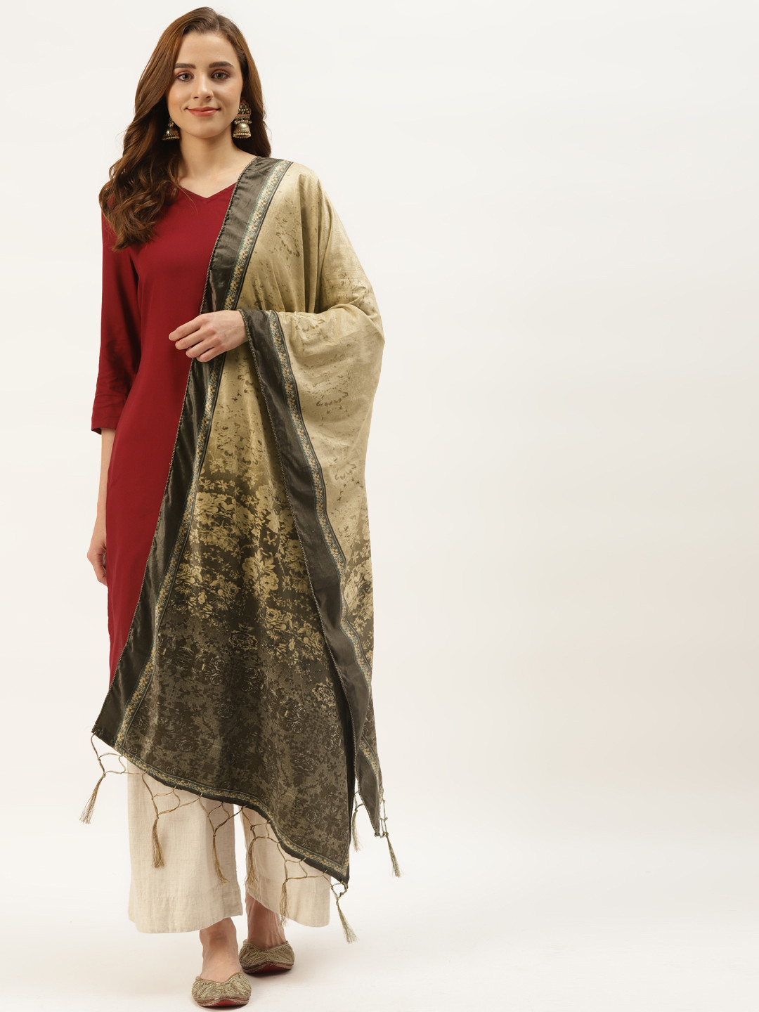 

VAABA Multicoloured Ethnic Motifs Printed Velvet Dupatta, Multi